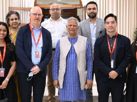 সামাজিক যোগাযোগমাধ্যমে অপতথ্য মোকাবেলায় আরও কার্যকর উপায় খুঁজে বের করতে মেটাকে প্রধান উপদেষ্টার আহ্বান