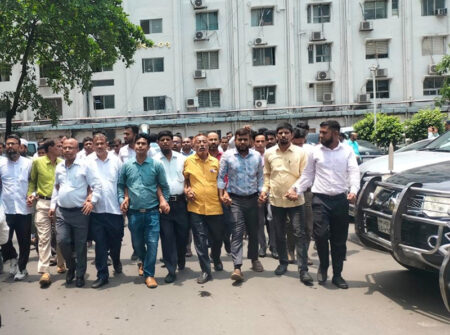 সচিবালয়ে দুই ঘণ্টার কর্মবিরতিতে যাচ্ছে কর্মচারীরা