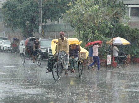 রাজধানীতে একটানা মুষলধারে বৃষ্টি