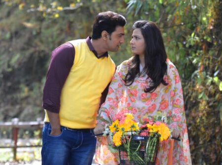 ১০ বছর পর দেব-শুভশ্রীর রোম্যান্সে ভাসছে সিনেপাড়া