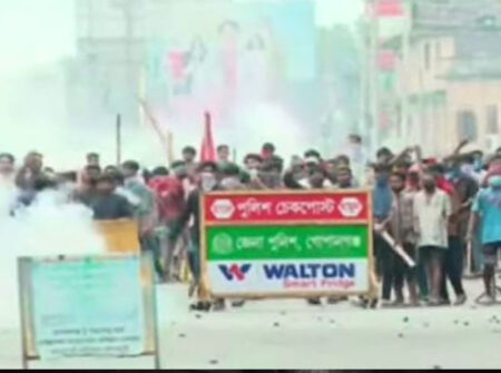 দেশীয় অস্ত্রসহ পুলিশের ওপর ছাত্রলীগের হামলা, ১৪৪ ধারা জারি