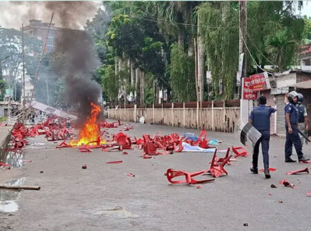 পুলিশ সুপারের কার্যালয়ে আটকে রয়েছেন এনসিপির নেতারা