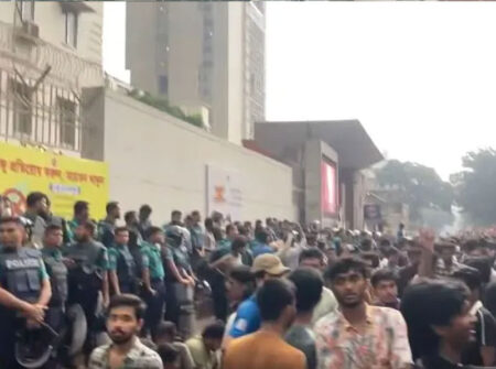 সচিবালয়ের সামনে শিক্ষার্থীদের ৯ দফা দাবি