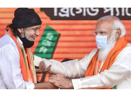 মোদির পা ছুঁতে গেলেন মিঠুন, তারপর কী ঘটল