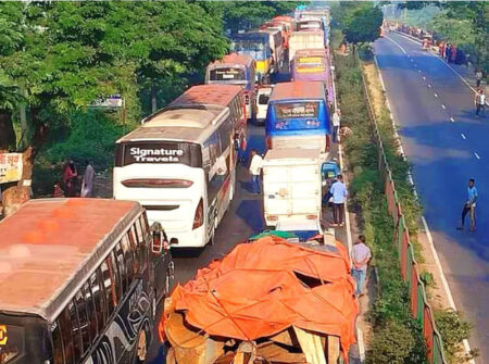 ঢাকা-চট্টগ্রাম মহাসড়কেও তীব্র যানজট, চরম ভোগান্তিতে যাত্রীরা
