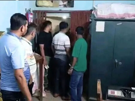 বাংলাদেশ কৃষি ব্যাংকে লকার ভেঙে ১৬ লাখ টাকা চুরি, ৩ নিরাপত্তাকর্মী হেফাজতে
