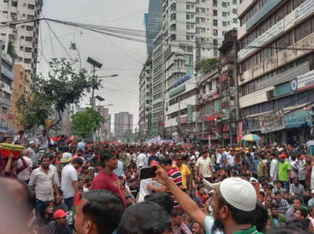 নয়াপল্টনে বিএনপির নেতাকর্মীদের বিজয় শোভাযাত্রা