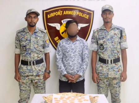 পেটের ভেতর ছিলো ইয়াবা, ঢাকায় এসে ধরা
