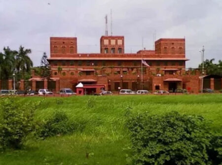 রাতে হঠাৎ নিরাপত্তা বাড়লো ঢাকায় মার্কিন দূতাবাসে