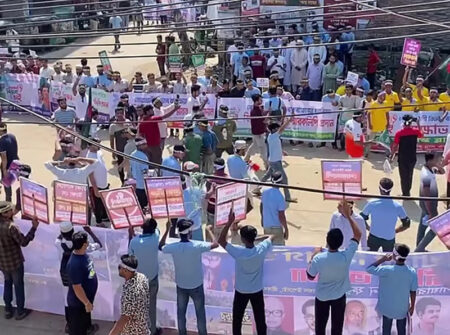 নোয়াখালীকে বিভাগ ঘোষণার দাবিতে বসুরহাটে ব্লকেড