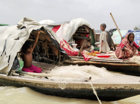 অভিযান চললেও গৌরনদীতে থামছে না ইলিশ শিকার