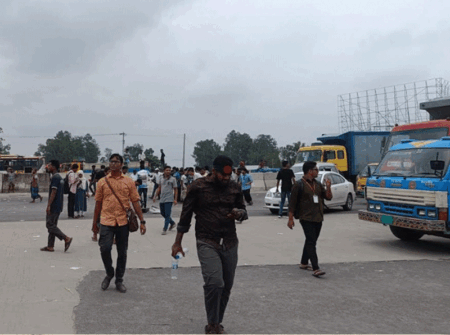 দাবিতে সাড়া পেয়ে সড়ক ছেড়েছে শিক্ষার্থীরা