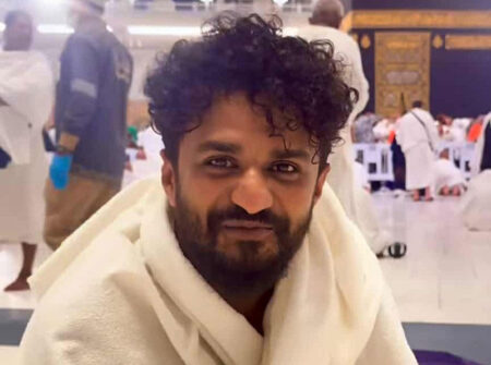 ওমরাহ পালন করতে মক্কায় মুশফিক আর ফারহান
