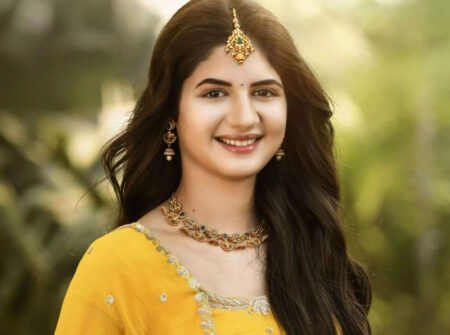 ৬৫ বছরের নায়কের সঙ্গে পর্দায় ফিরছেন সেই মুন্নি
