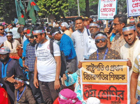৬৫ হাজার প্রাথমিক বিদ্যালয়ে ক্লাস বন্ধ, কর্মবিরতিতে শিক্ষকরা