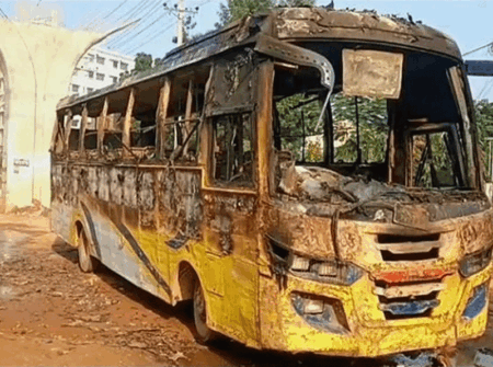 আশুলিয়ায় বাসে দুর্বৃত্তদের আগুন, চালক আহত