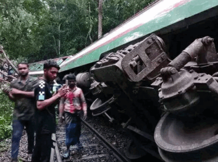 লাউয়াছড়ায় রেললাইনে স্লিপার ফেলে ট্রেন দুর্ঘটনার চেষ্টা