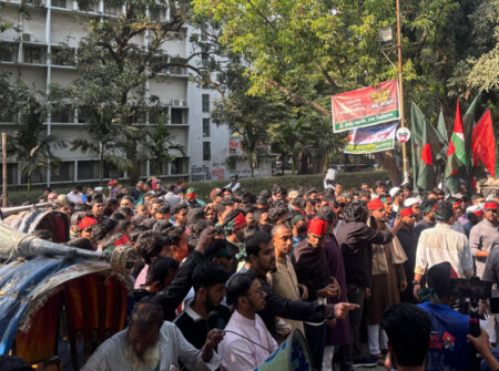সাদিক কায়েমের নেতৃত্বে স্বরাষ্ট্র উপদেষ্টার কার্যালয় অভিমুখে ডাকসুর মার্চ শুরু