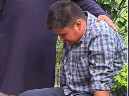 হাদির কবরে মাটি দিয়েই কান্নায় ভেঙে পড়লেন হাসনাত আব্দুল্লাহ