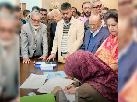 খালেদা জিয়ার বিকল্প প্রার্থী হিসেবে মনোনয়নপত্র জমা দিলেন রফিকুল ইসলাম