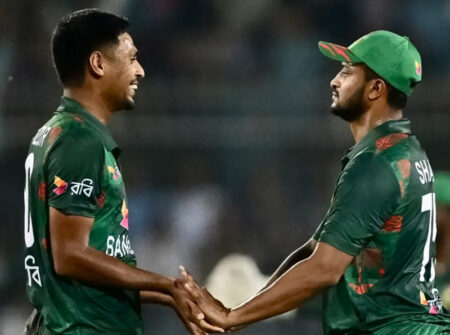 আইপিএলে মোস্তাফিজের ভিত্তিমূল্য সাকিবের থেকে ১ কোটি টাকা বেশি
