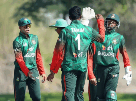 নেপালকে হারিয়ে সেমিফাইনালে এক পা বাংলাদেশের