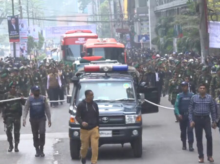জাতীয় সংসদ ভবনের দক্ষিণ প্লাজায় পৌঁছেছে খালেদা জিয়ার মরদেহ