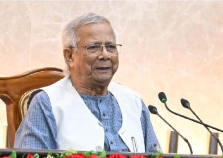 সরকারি কর্মকর্তাদের পাঁচ বছরের বেশি চাকরি করা উচিত নয় : প্রধান উপদেষ্টা
