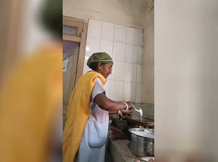 হাসপাতালের অপারেশন থিয়েটারে রান্না,বরখাস্ত দুই নার্স
