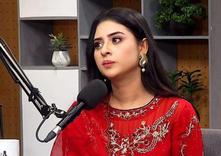 সন্তানের কথা ভেবে কাঁদলেন বুবলী