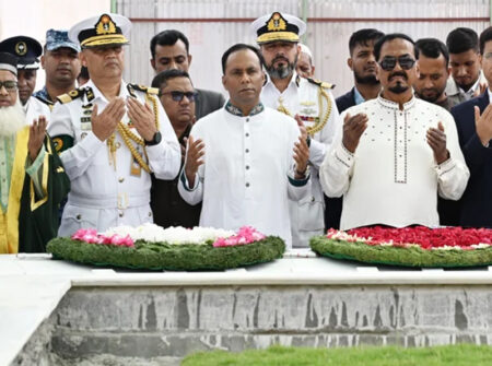 জাতীয় সংসদের স্পিকার ও ডেপুটি স্পিকার দেশনেত্রী খালেদা জিয়া ও প্রেসিডেন্ট জিয়াউরের সমাধিতে দোয়া ও শ্রদ্ধা