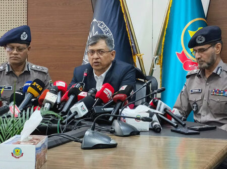 স্বরাষ্ট্রমন্ত্রী: চাঁদাবাজ ও অস্ত্রধারী দাগি আসামিদের বিরুদ্ধে সারাদেশে অভিযান শুরু হবে