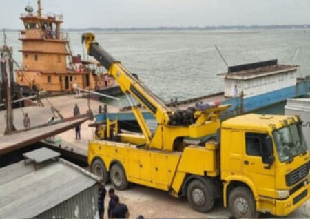 দৌলতদিয়া ঘাটে বাসডুবি উদ্বার অভিযান সমাপ্ত