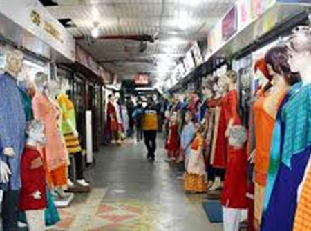 সন্ধ্যা ৬টায় দোকান বন্ধের নির্দেশে ব্যবসায়ীদের অসন্তোষ, সময় বাড়ানোর দাবি