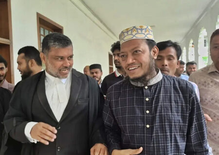 মানহানি মামলায় আগাম জামিন পেলেন আমির হামজা