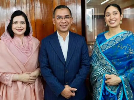 **‘বনলতা এক্সপ্রেস’ দেখতে সিনেমা হলে প্রধানমন্ত্রী তারেক রহমান**
