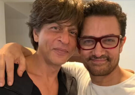 শাহরুখের সিনেমা দেখে অঝোরে কেঁদেছিলেন আমির খান
