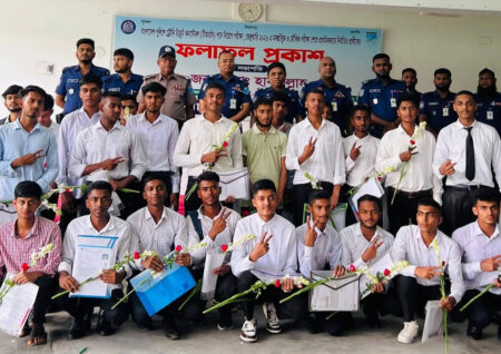 গোপালগঞ্জে ১২০ টাকায় পুলিশে চাকুরি পেলো ২১জন