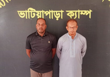 গোপালগঞ্জে ১৭২ বোতল ফেনসিডিলসহ দুই মাদক ব্যবসায়ী গ্রেফতার