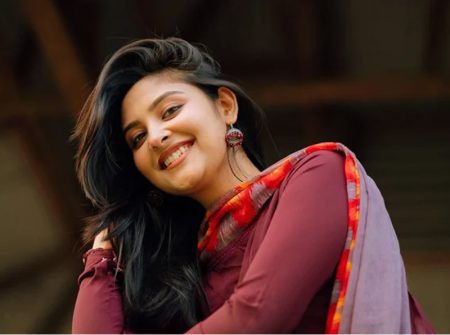 বাগদানের ইঙ্গিত, যা জানা গেল নাজনীন নীহাকে নিয়ে