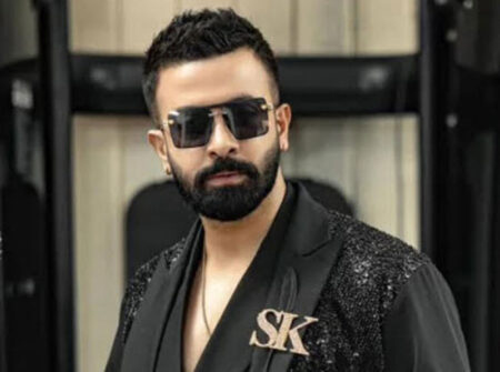 বাবা হওয়া প্রসঙ্গে ‘পুরনো’ নীরবতায় শাকিব