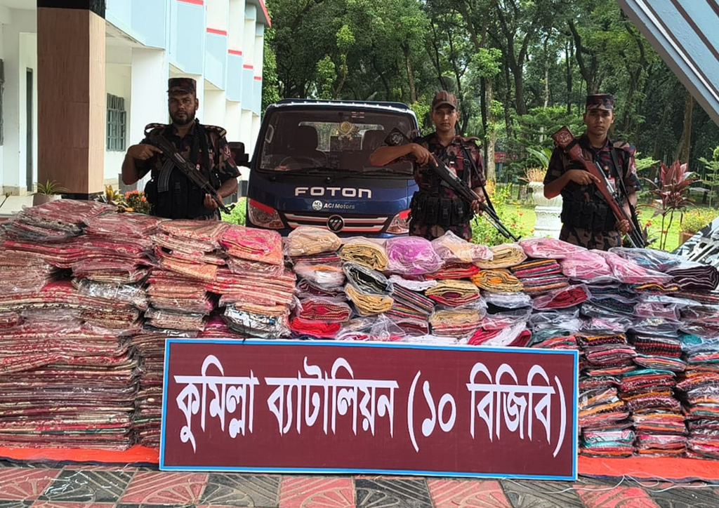 কুমিল্লায় বিজিবির অভিযানে প্রায় ৭৫ লাখ টাকার ভারতীয় শাড়ি জব্দ