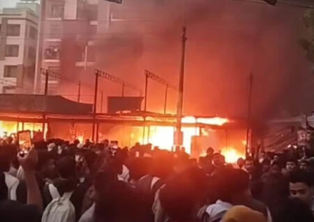চকবাজারে মার্কেটে অগ্নিকাণ্ড, তিন ঘণ্টার চেষ্টায় নিয়ন্ত্রণে আগুন