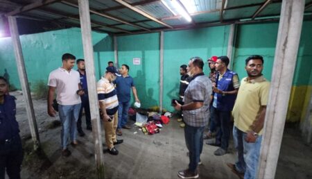 সোনারগাঁওয়ে ফিলিং স্টেশনে বোমাসদৃশ তালাবদ্ধ ব্যাগ নিয়ে আতঙ্ক, আড়াই ঘণ্টার উৎকণ্ঠার পর মিলল পুরনো কাপড়