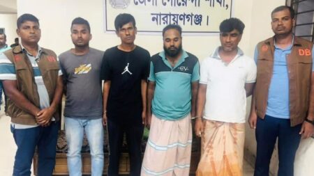 সিদ্ধিরগঞ্জে ৪ পরিবহন চাঁদাবাজ গ্রেপ্তার