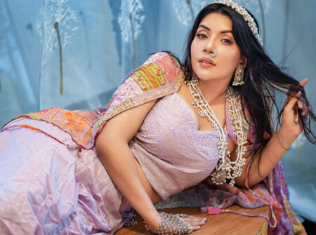 ‘ক্যামেরার সামনে আমি অনেক আনন্দ পাই’—কাজী নওশাবা আহমেদ