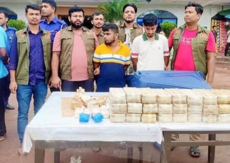 কুমিল্লায় প্রাডো গাড়িসহ ১৫ কোটি টাকার ইয়াবা জব্দ, আটক ২