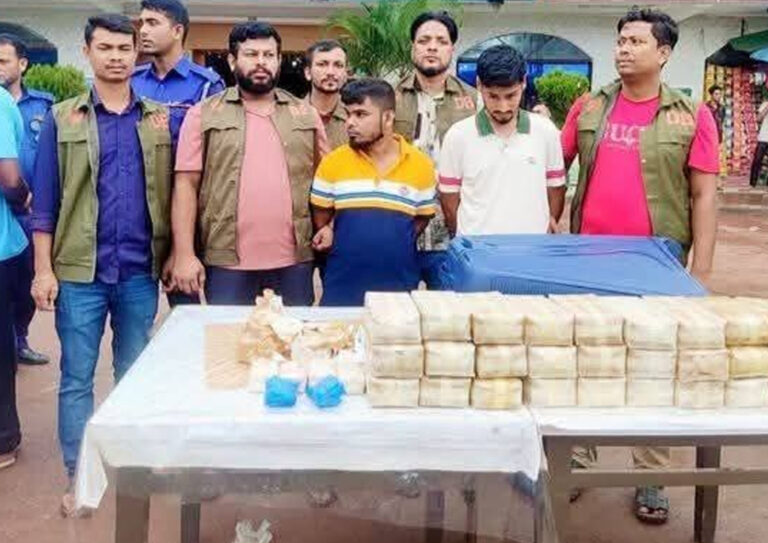 কুমিল্লায় প্রাডো গাড়িসহ ১৫ কোটি টাকার ইয়াবা জব্দ, আটক ২