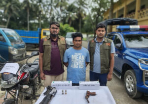 কুমিল্লায় ডিবির বিশেষ অভিযানে গুলিসহ সরকারি শর্টগান ও এলজি বন্দুক উদ্ধার