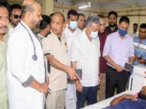 শিপইয়ার্ড দুর্ঘটনায় নিহত ৮, অসুস্থদের পাশে অর্থমন্ত্রী আমির খসরু